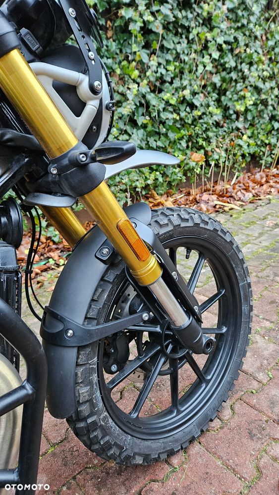 Triumph Scrambler - 7