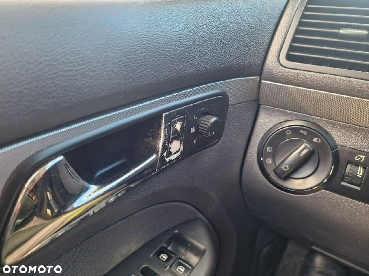 Volkswagen Touran 2.0 TDI DPF BlueMotion Technology DSG Life - 11