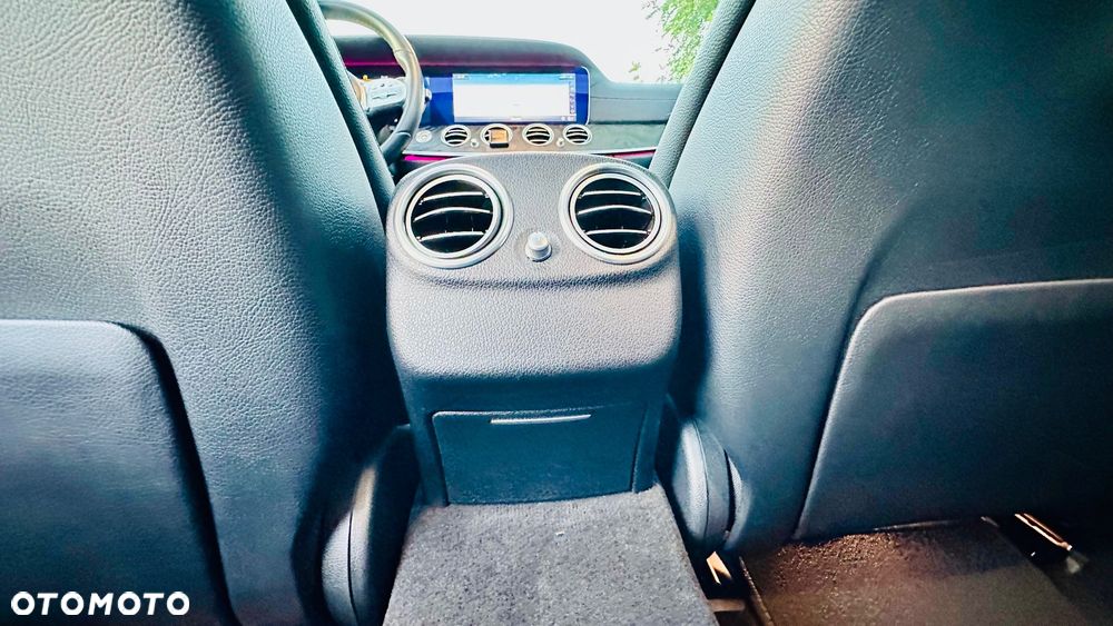 Mercedes-Benz Klasa E 220 d 4-Matic 9G-TRONIC - 32