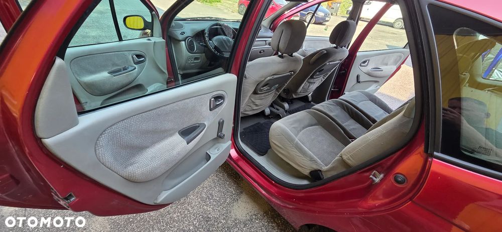 Renault Scenic 1.9 dCi Authentique - 15