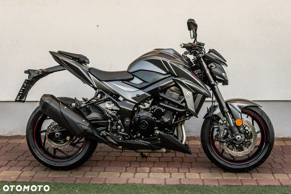 Suzuki GSX - 2