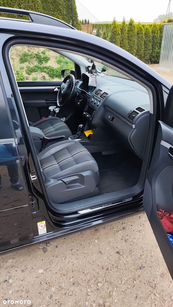 Volkswagen Touran 2.0 TDI DPF BlueMotion Technology DSG MATCH - 4