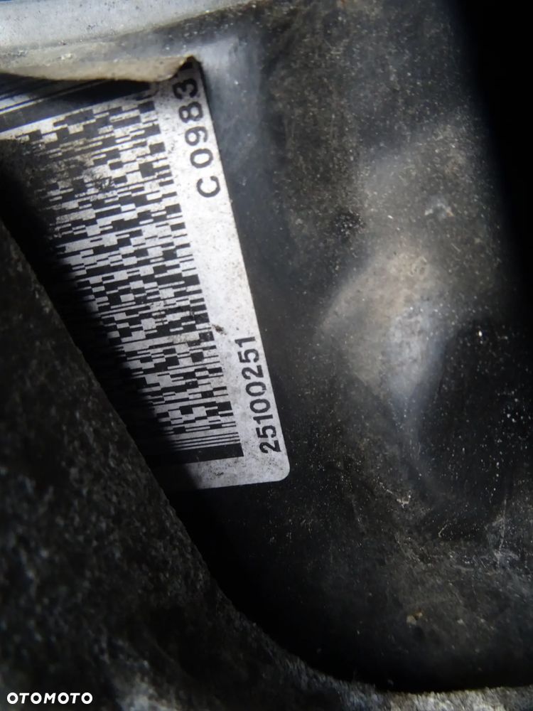 Renault Trafic II 2.0 dCi M9 R 788 / 25100251 / C0983 - 3