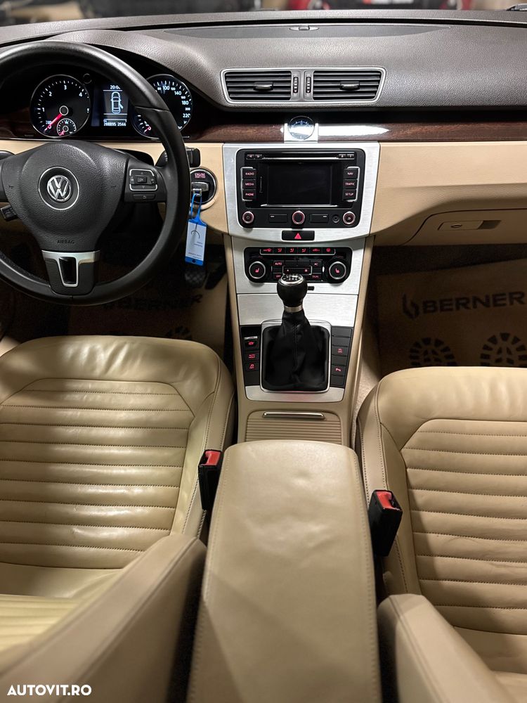 Volkswagen Passat 2.0 TDI Highline - 13