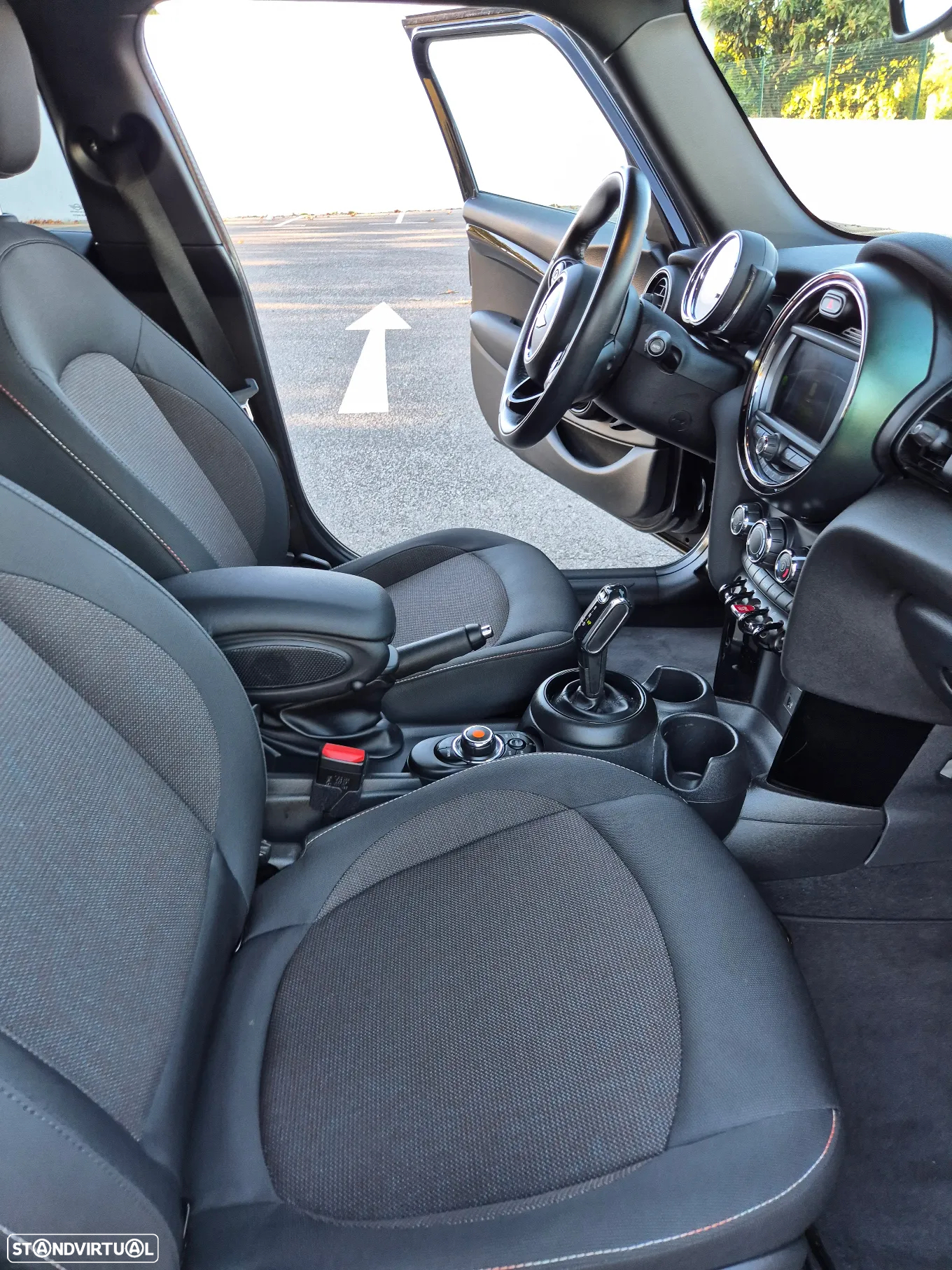 MINI 5 Portas Cooper 4Business Plus Auto - 18