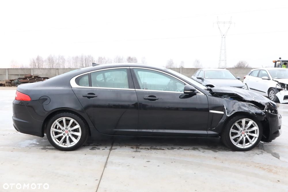 Jaguar XF 2.2 D Luxury - 4