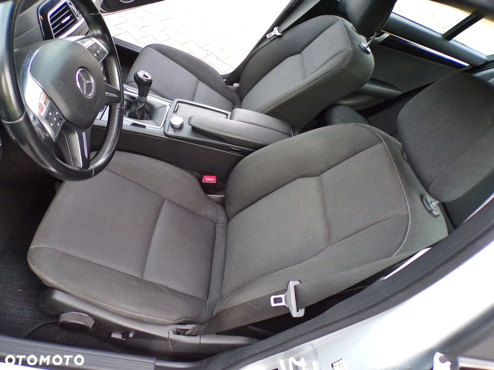 Mercedes-Benz Klasa C 180 BlueEFFICIENCY Elegance - 23