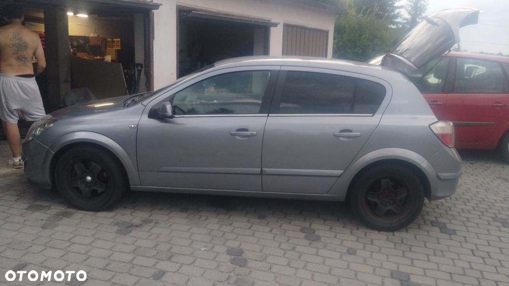 Opel Astra 1.9 CDTI Enjoy - 10