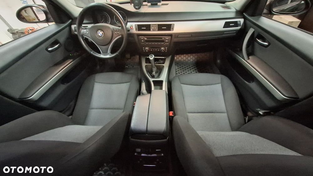 BMW Seria 3 320i Touring - 7