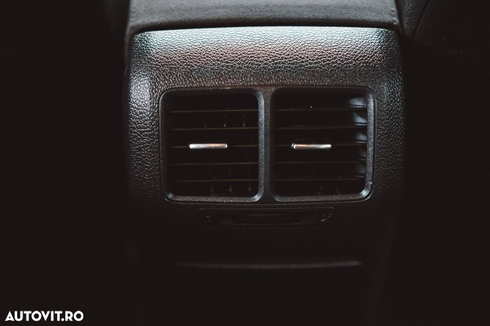 Volkswagen Golf 1.6 TDI DPF Comfortline - 23