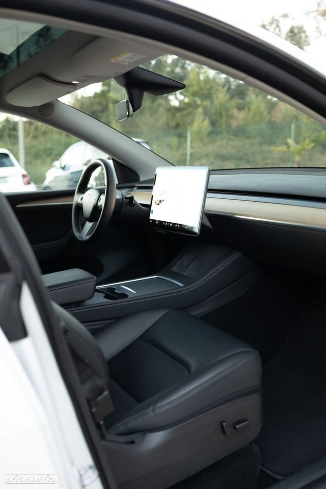 Tesla Model Y Long Range Dual Motor AWD - 29