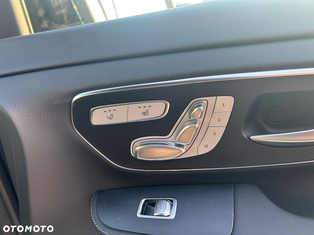 Mercedes-Benz Klasa V 300 d 4-Matic 9G-Tronic Exclusive (d³ugi) - 16