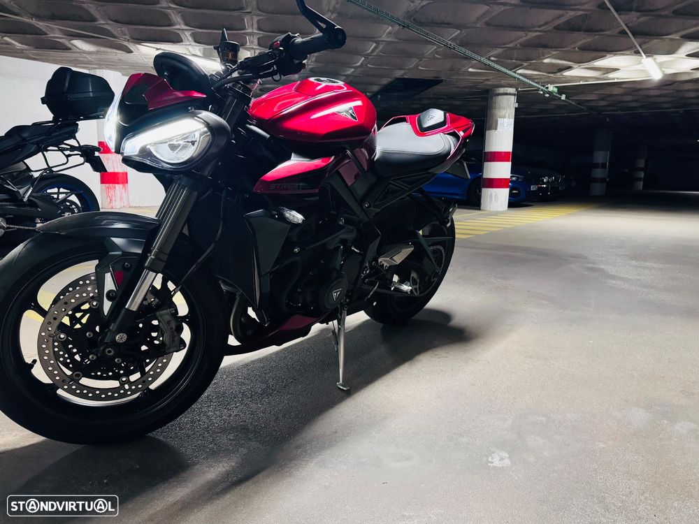 Triumph Street Triple - 4