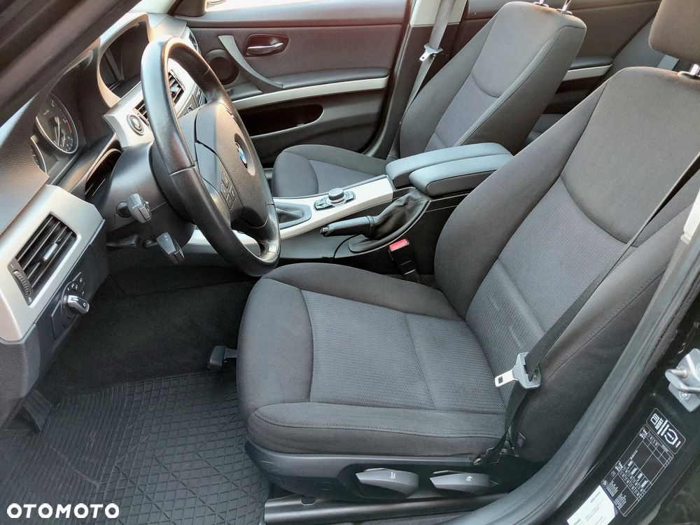 BMW Seria 3 320d DPF Edition Sport - 17