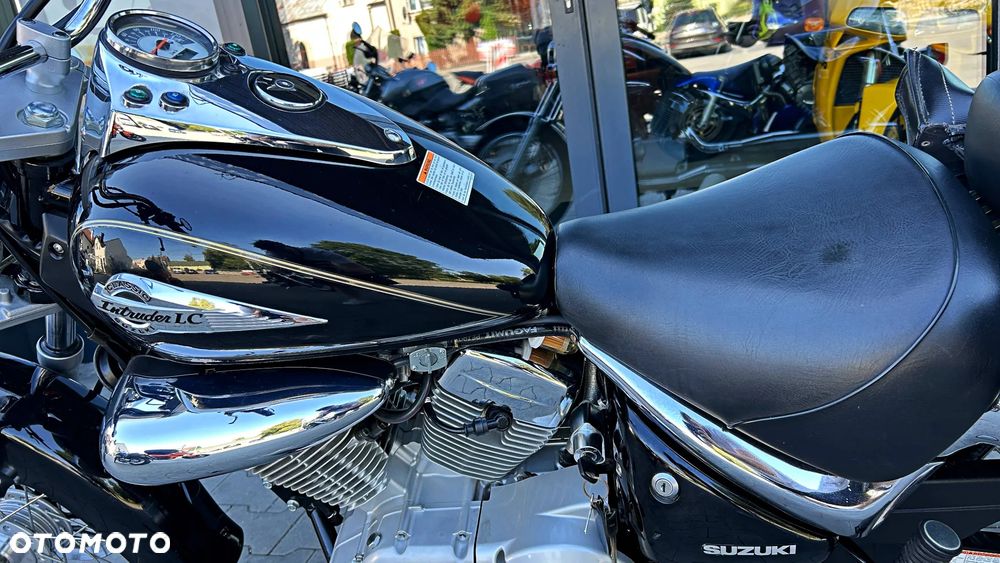 Suzuki Intruder - 3