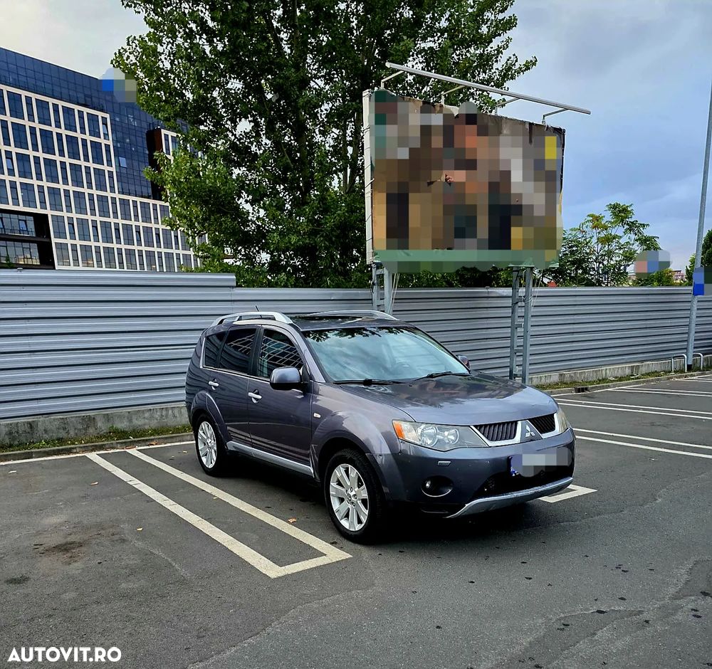 Mitsubishi Outlander - 3