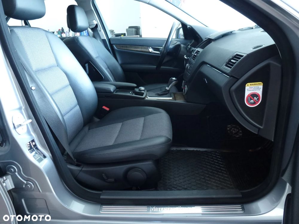 Mercedes-Benz Klasa C 180 CGI Automatik BlueEFFICIENCY Avantgarde - 18