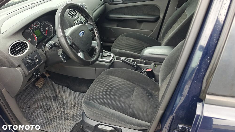 Ford Focus 1.6 Ghia - 19