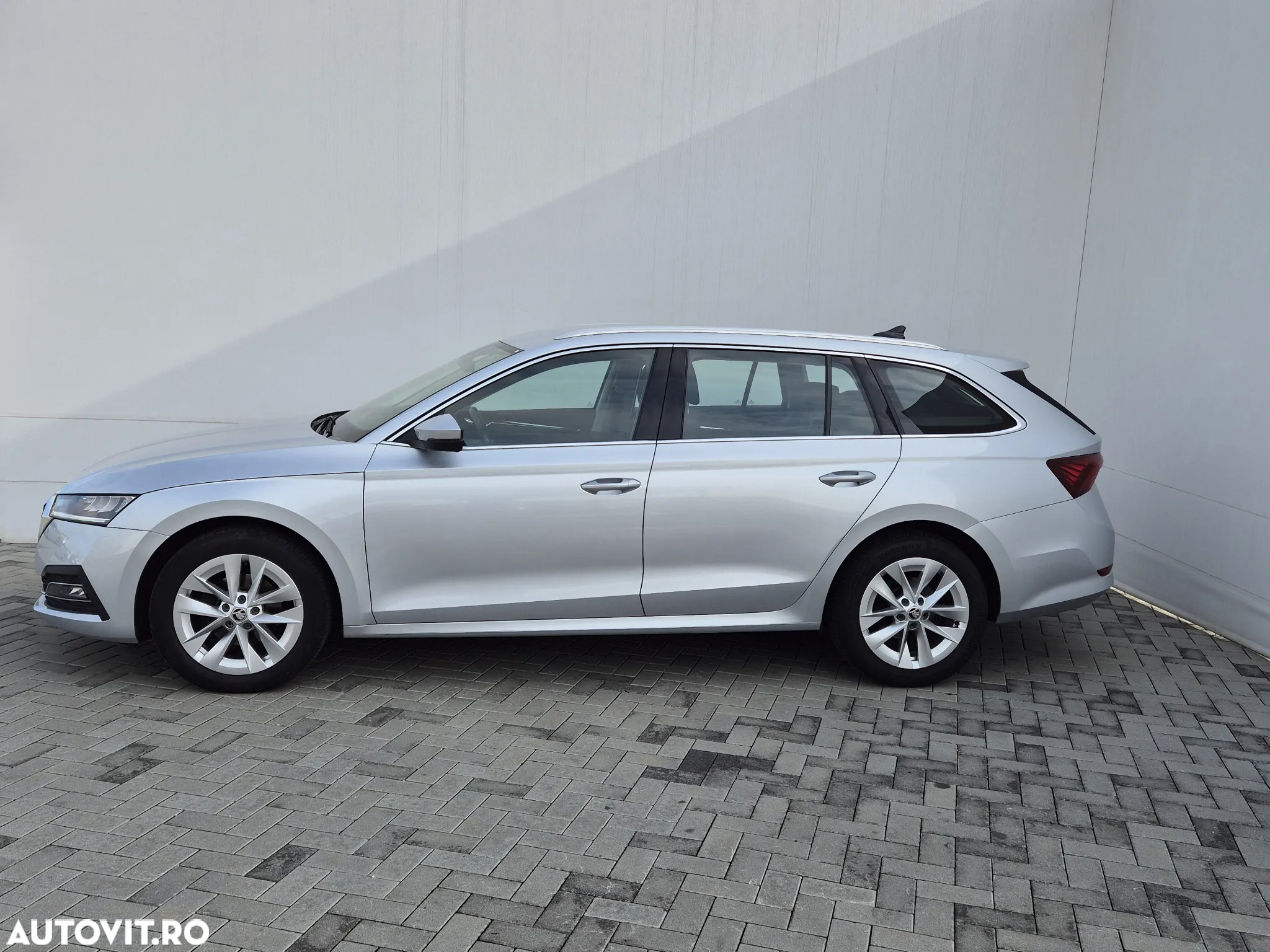 Skoda Octavia Combi Diesel 2.0 TDI DSG Style - 2