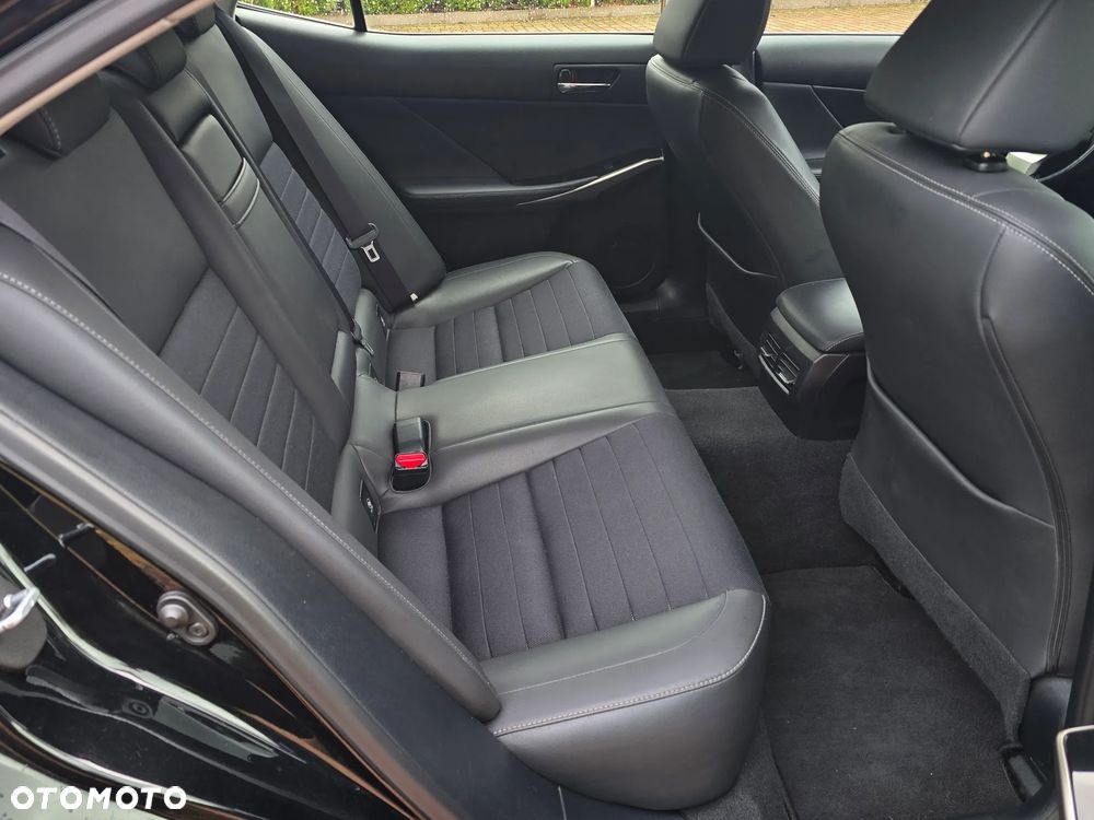Lexus IS 200t / 300 Prestige - 27