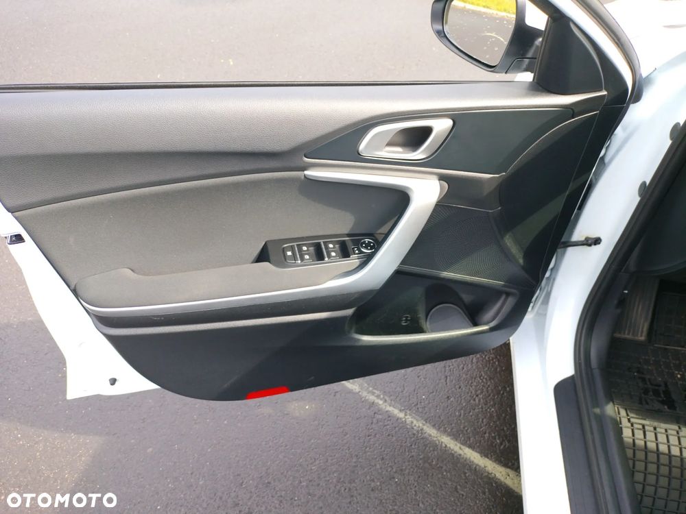 Kia Ceed 1.5 T-GDI M - 10