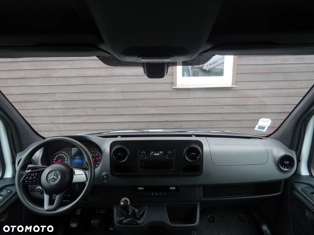 Mercedes-Benz SPRINTER - 24