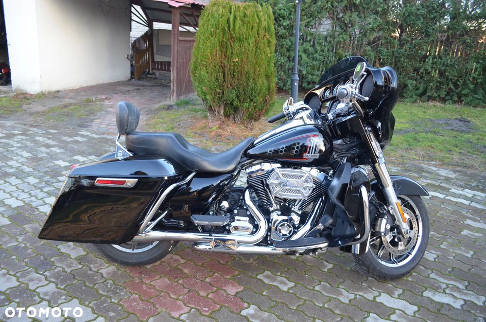 Harley-Davidson Touring Street Glide - 29