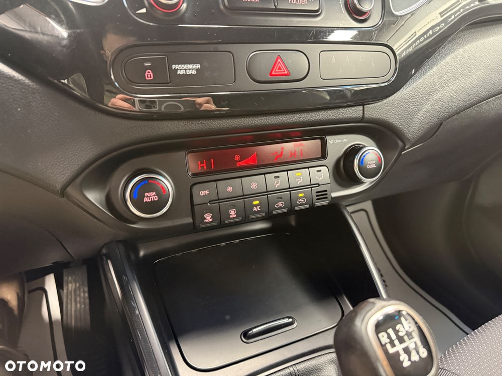 Kia Carens - 16