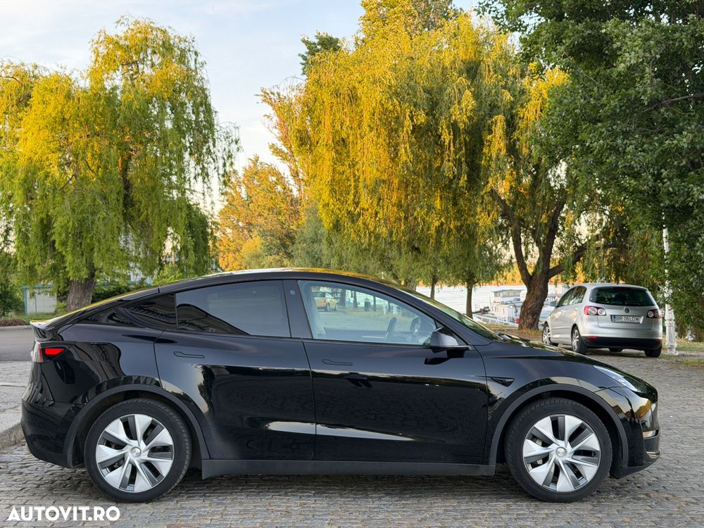 Tesla Model Y - 10