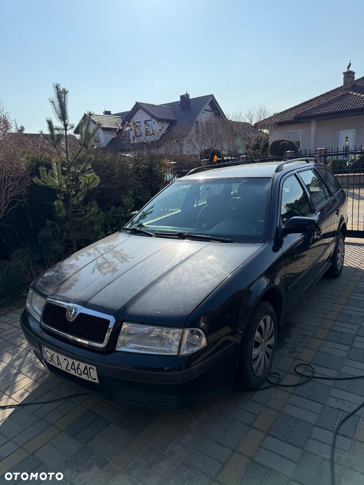 Skoda Octavia 1.6 Tour - 1