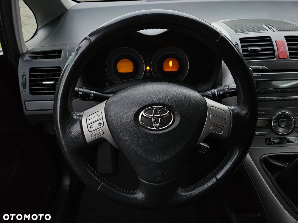 Toyota Auris 1.6 VVT-i Executive - 34