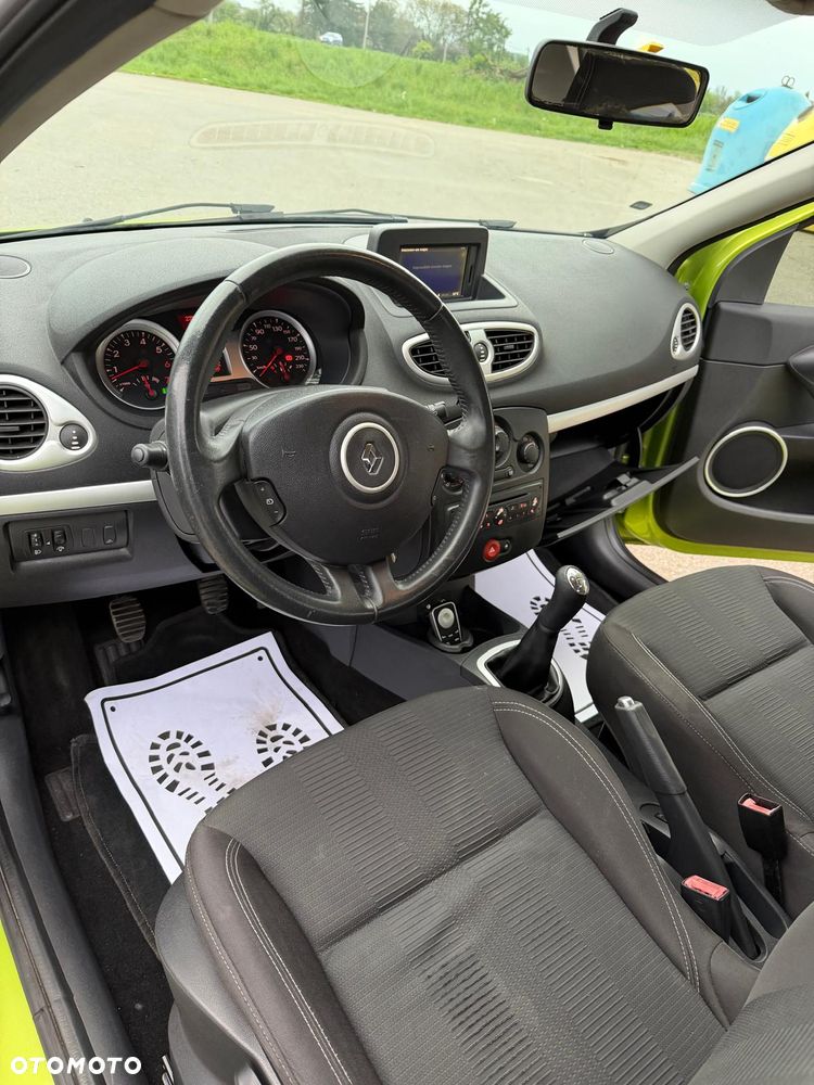 Renault Clio - 24