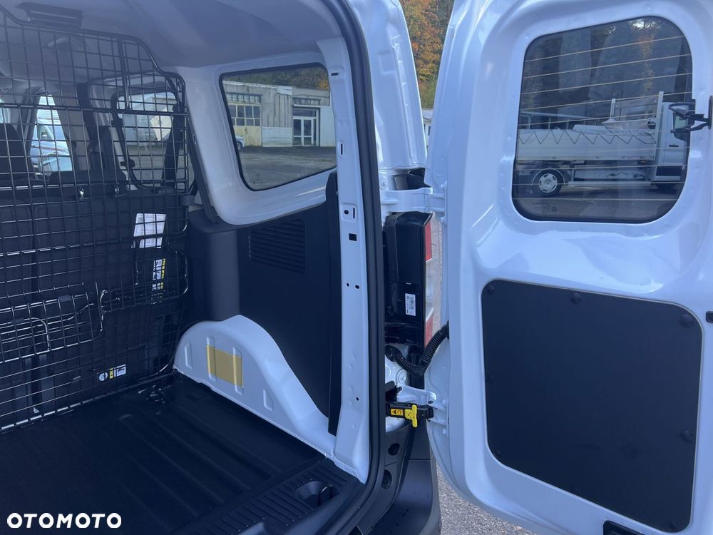 Ford Transit Courier - 19