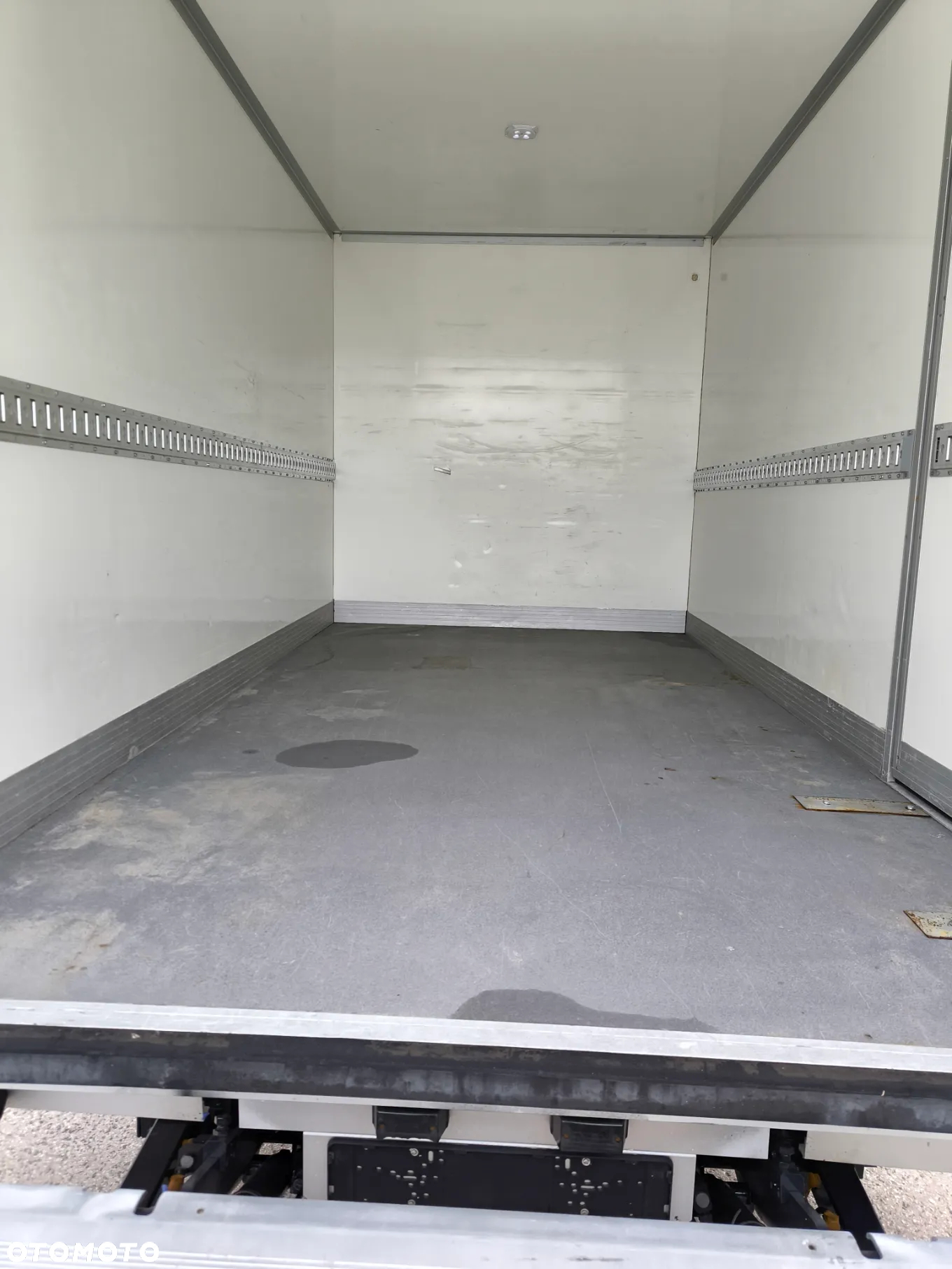 Iveco 35C17 Cena: 66500 zł netto Kontener Izoterma Klimatronic - 10