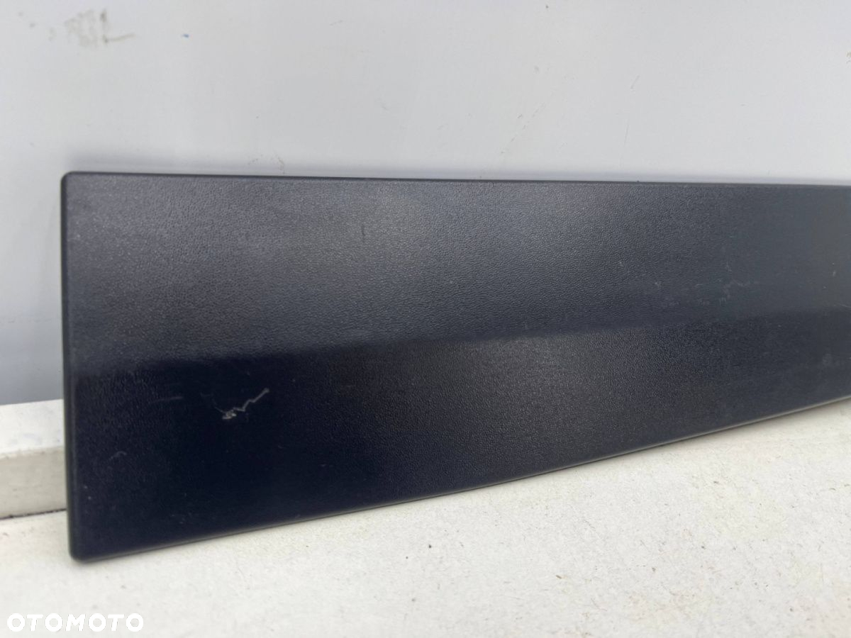 Listwa Ford Courier MK1 14-23r. lewa tylna nakładka drzwi przesuwnych bocznych et76-29397-a - 2