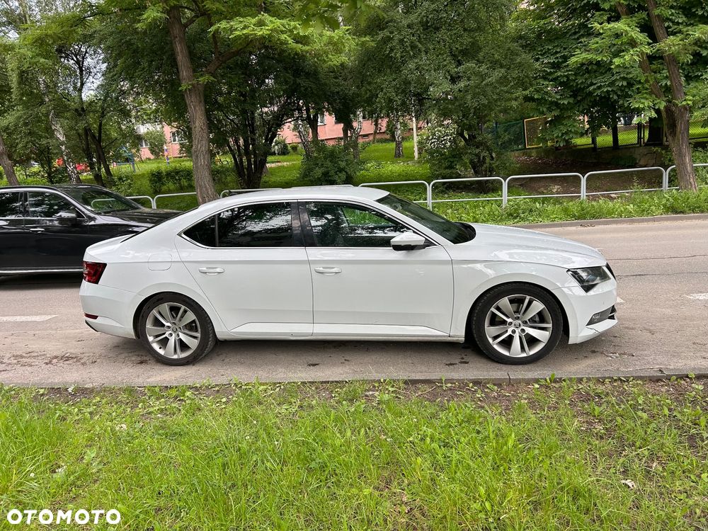 Skoda Superb 2.0 TDI Ambition DSG - 8