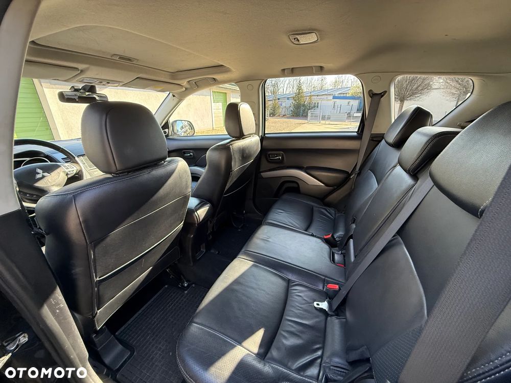 Mitsubishi Outlander 2.0 DID Intense + SE - 12