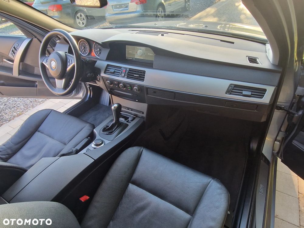 BMW Seria 5 525xi - 27