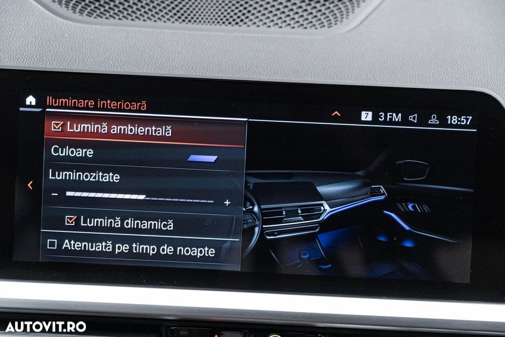 BMW Seria 3 318i Aut. Sport Line - 30