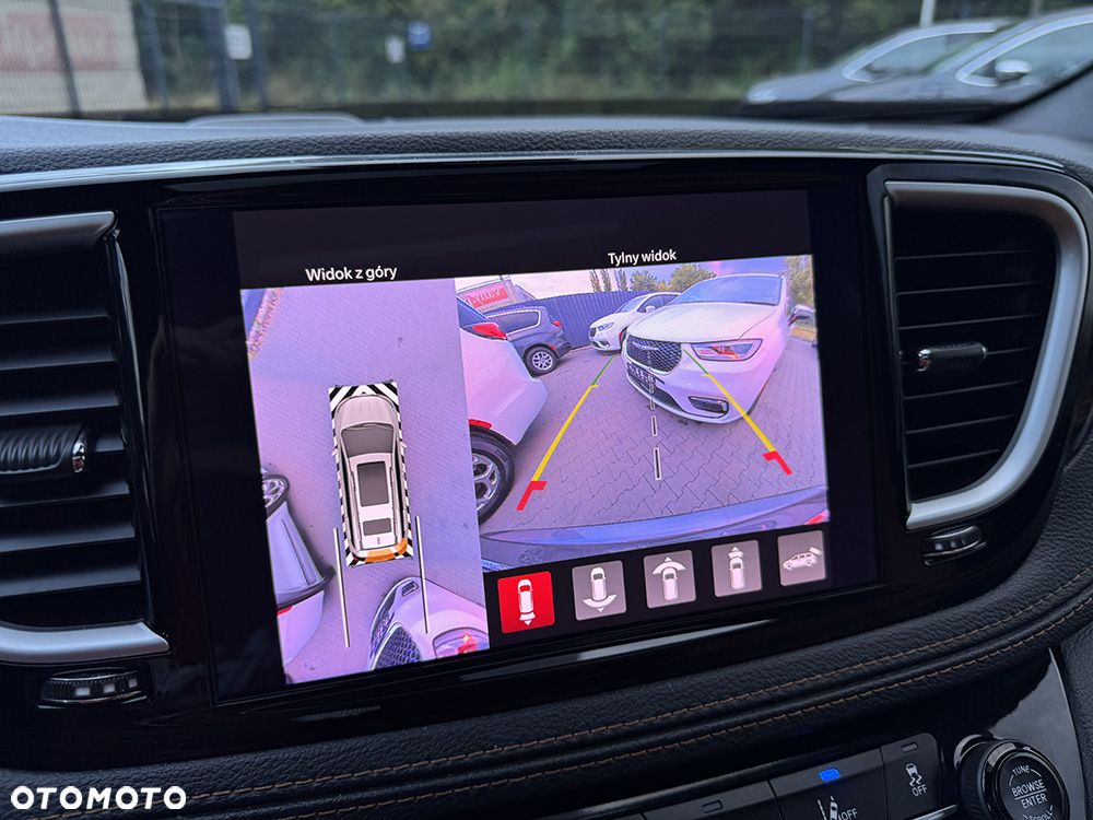 Chrysler Pacifica - 29