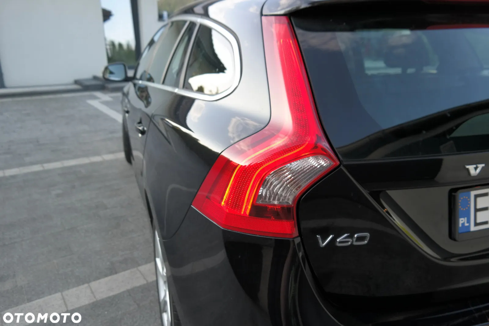 Volvo V60 D4 Drive-E R-Design Momentum - 9
