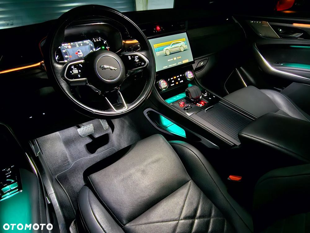 Jaguar F-Pace - 25
