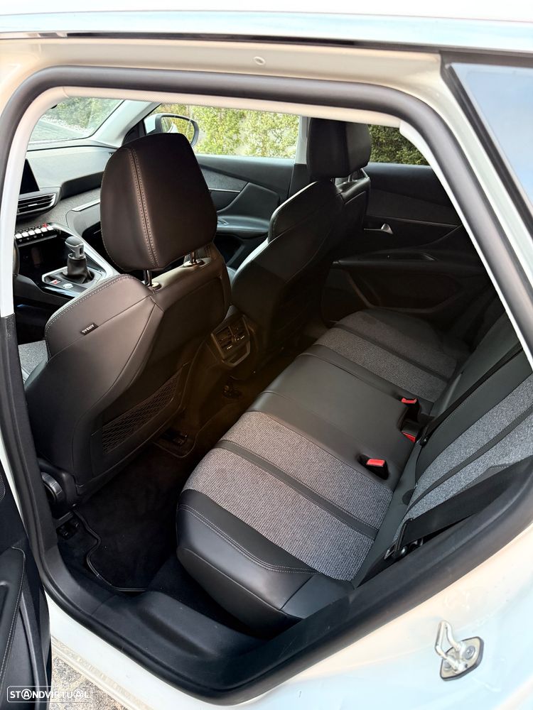 Peugeot 3008 PureTech 130 Stop & Start GPF Allure Pack - 9