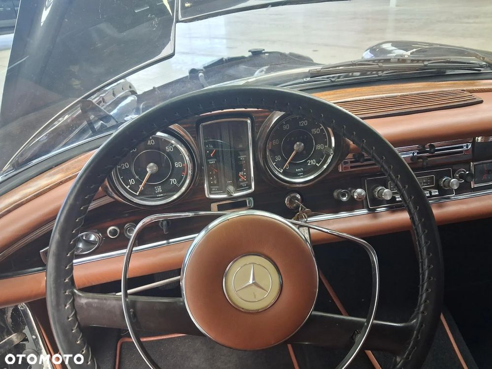 Mercedes-Benz 280 - 21