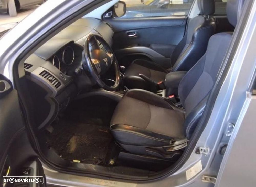 Mitsubishi Outlander - 3