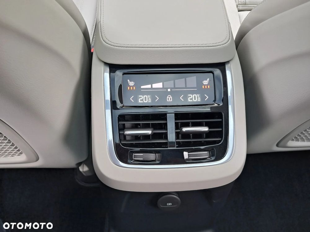 Volvo XC 90 T8 AWD Plug-In Hybrid Ultra Dark 7os - 30