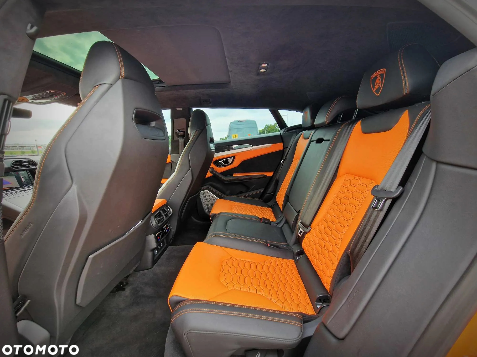 Lamborghini Urus Standard - 33