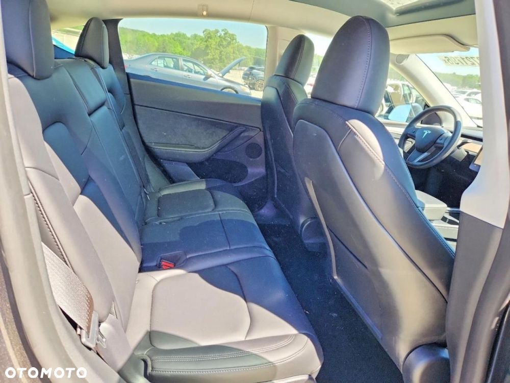 Tesla Model Y - 9