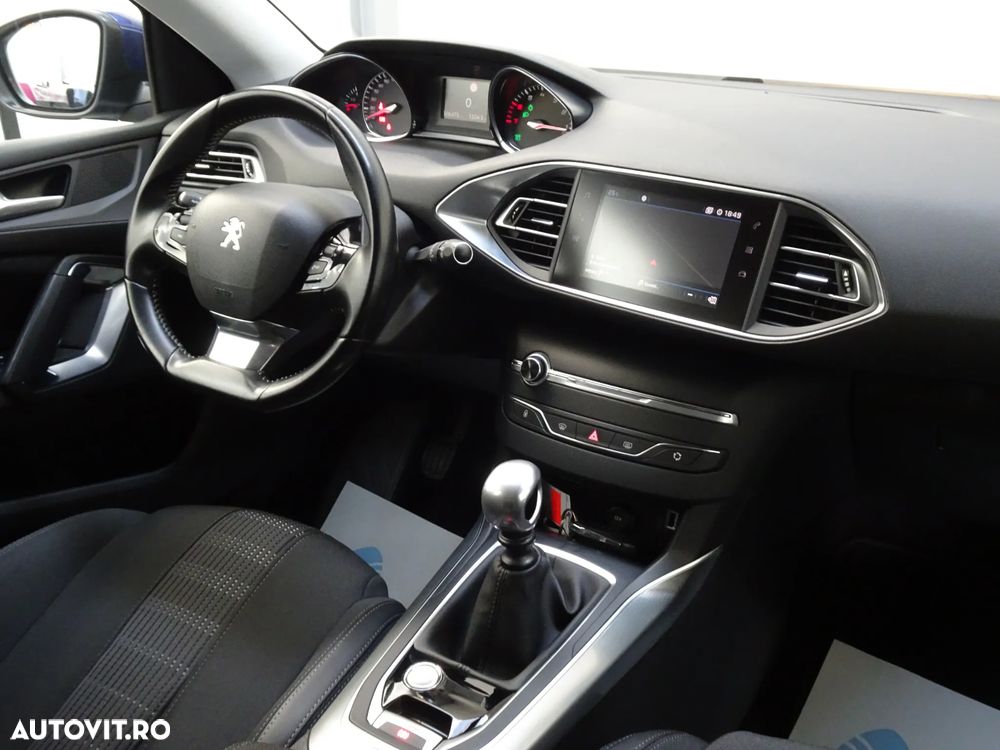 Peugeot 308 1.2 L PureTech Turbo S&S Allure - 11