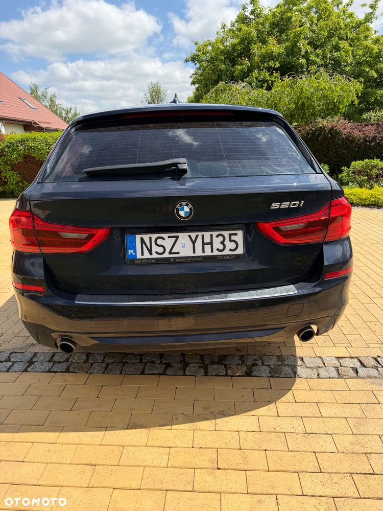 BMW Seria 5 520i Luxury Line - 9